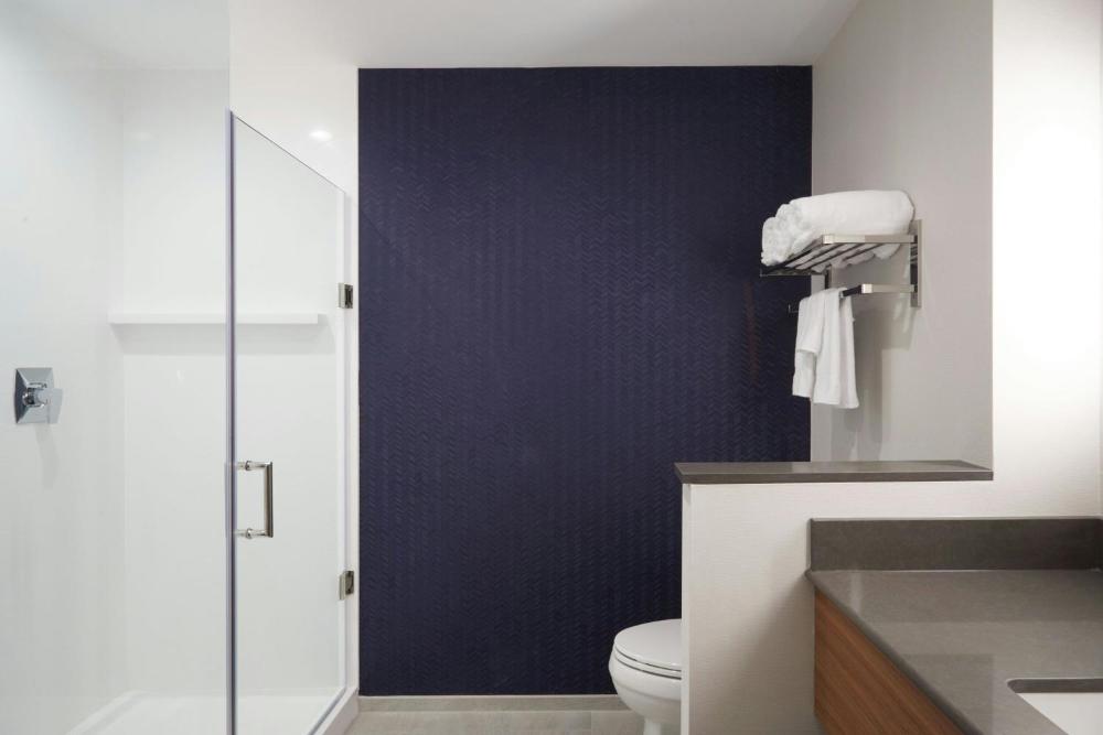 King Suite with Sofa Bed and Adapted Tub - Mobility Accessible interior